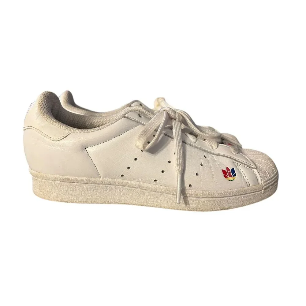 Boys Adidas Superstar Pure Cloud White Size 5.5 (equivalent to women's 7.5) - Picture 1 of 9